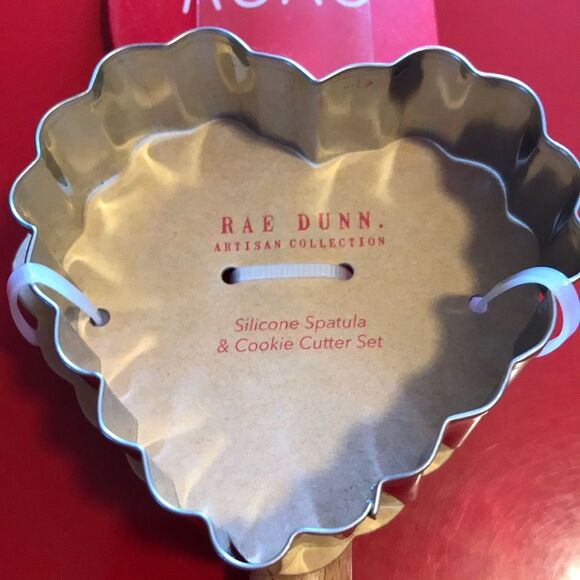 NWT Rae Dunn Valentine spatula and cookie cutter - Picture 2 of 3